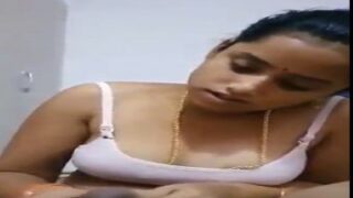 Chennai Desi Housewife Giving Leaked Video